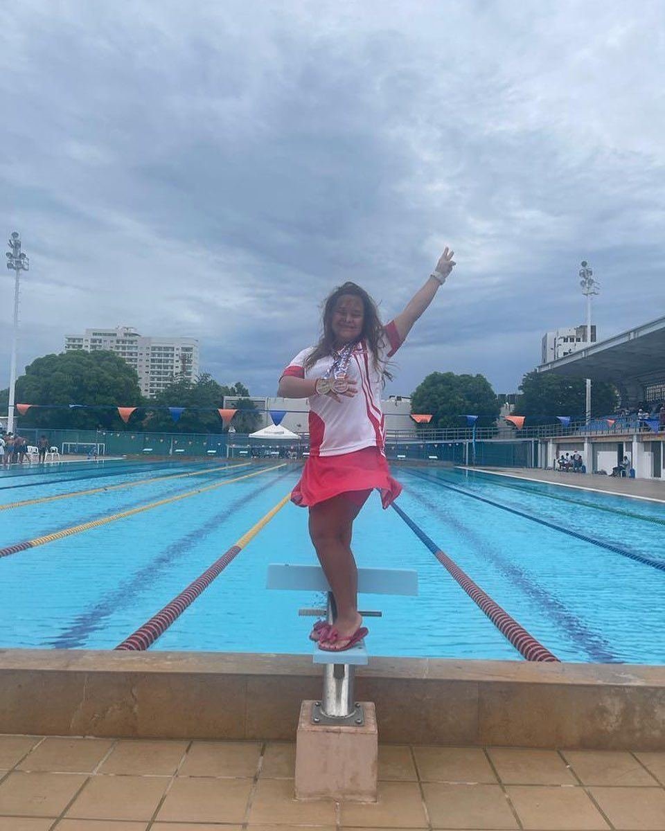 Oriana celebrando en el podio